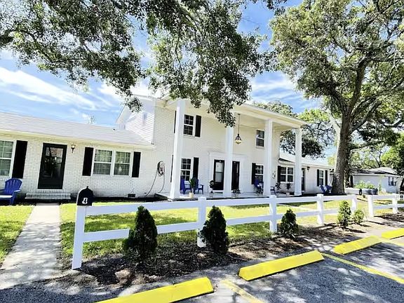 3rd image of 1602 Legion St #4