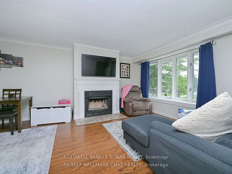 8 Doner St #UPPER LEVEL — Photo 6