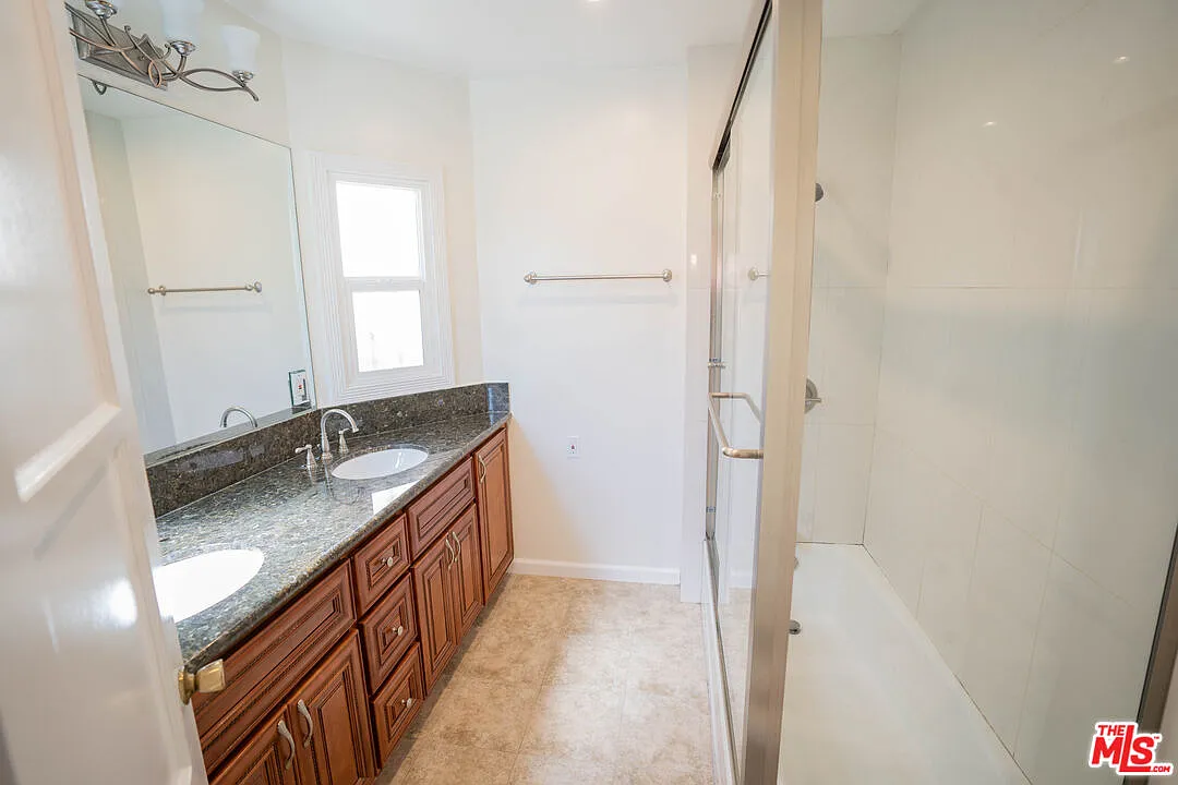 3 bed, 3.5 bath, 2300 sqft, $5,995 — Photo 4