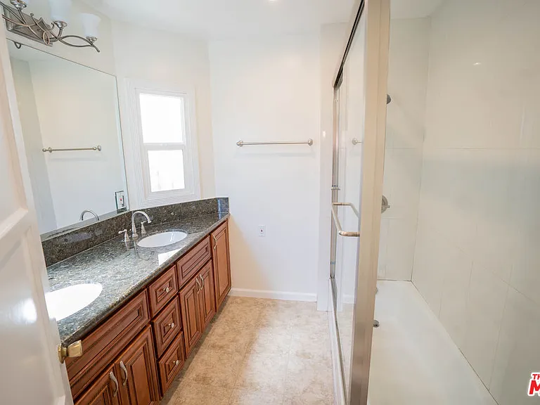 1210 S La Jolla Ave — Photo 4