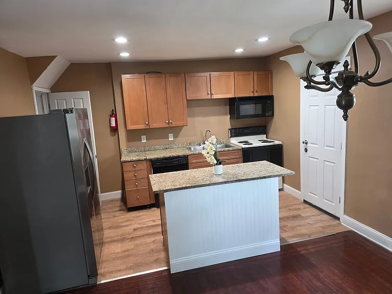 2449 Marshall Rd — Photo 11