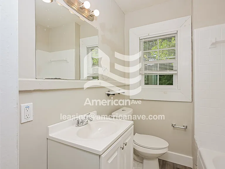 1433079_009_main_bathroom_9.jpg