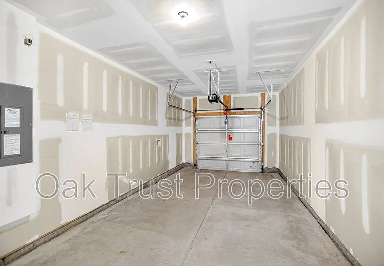 753 Ridgley Dr — Photo 26