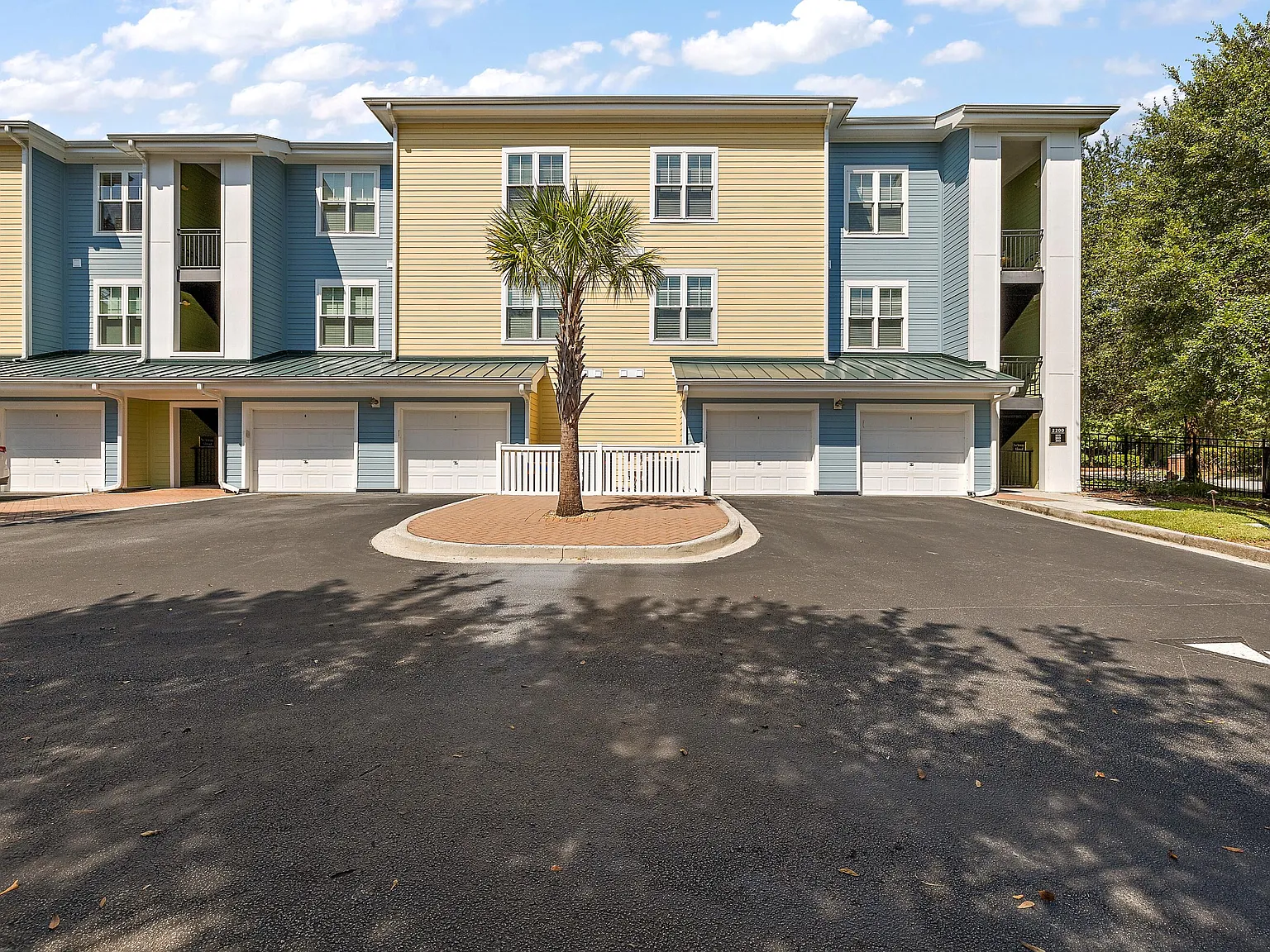 3 bed, 2.0 bath, 1512 sqft, $2,695 — Photo 2