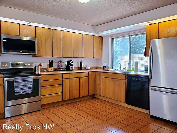 2nd image of 16622 NE 19th Pl