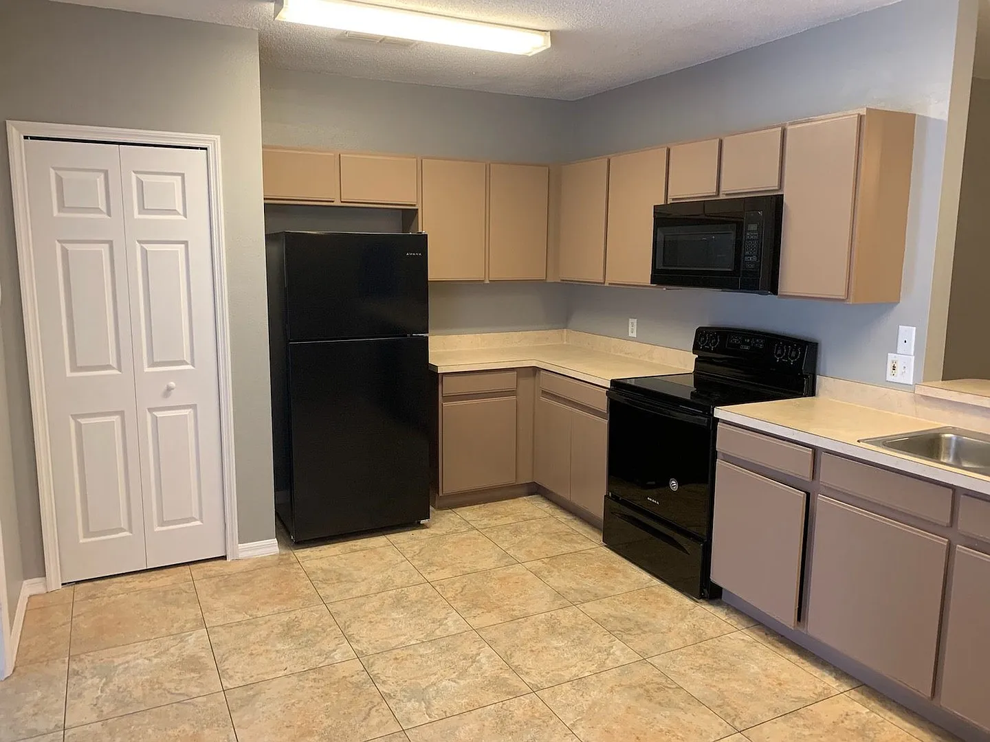 Beautifully 3 bedroom, 2 bath Single-Family Home in the Kissimmee — Photo 3