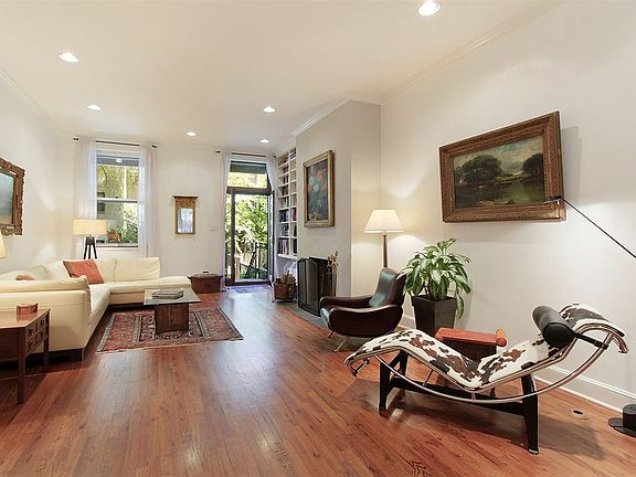 4th image of 467 W 22nd St Unit Duplex A/b