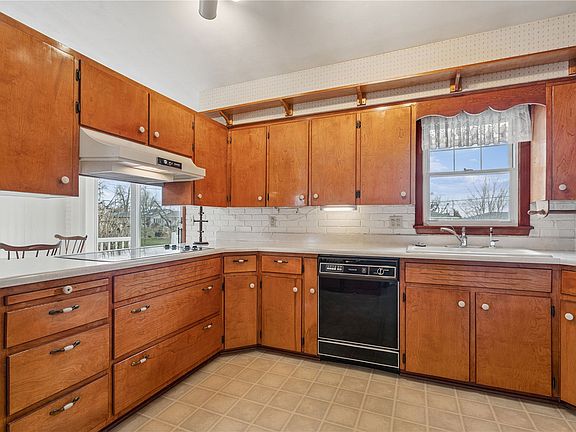 5th image of 1007 Raney St