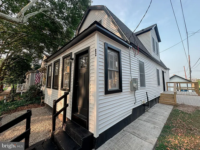 82 Central Ave — Photo 3