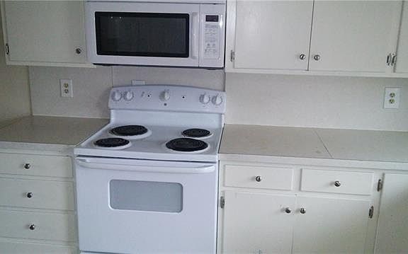 2nd image of 301 W Phillips Ct