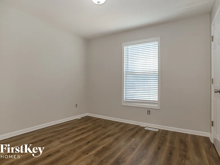 720 NE 107th St — Photo 12