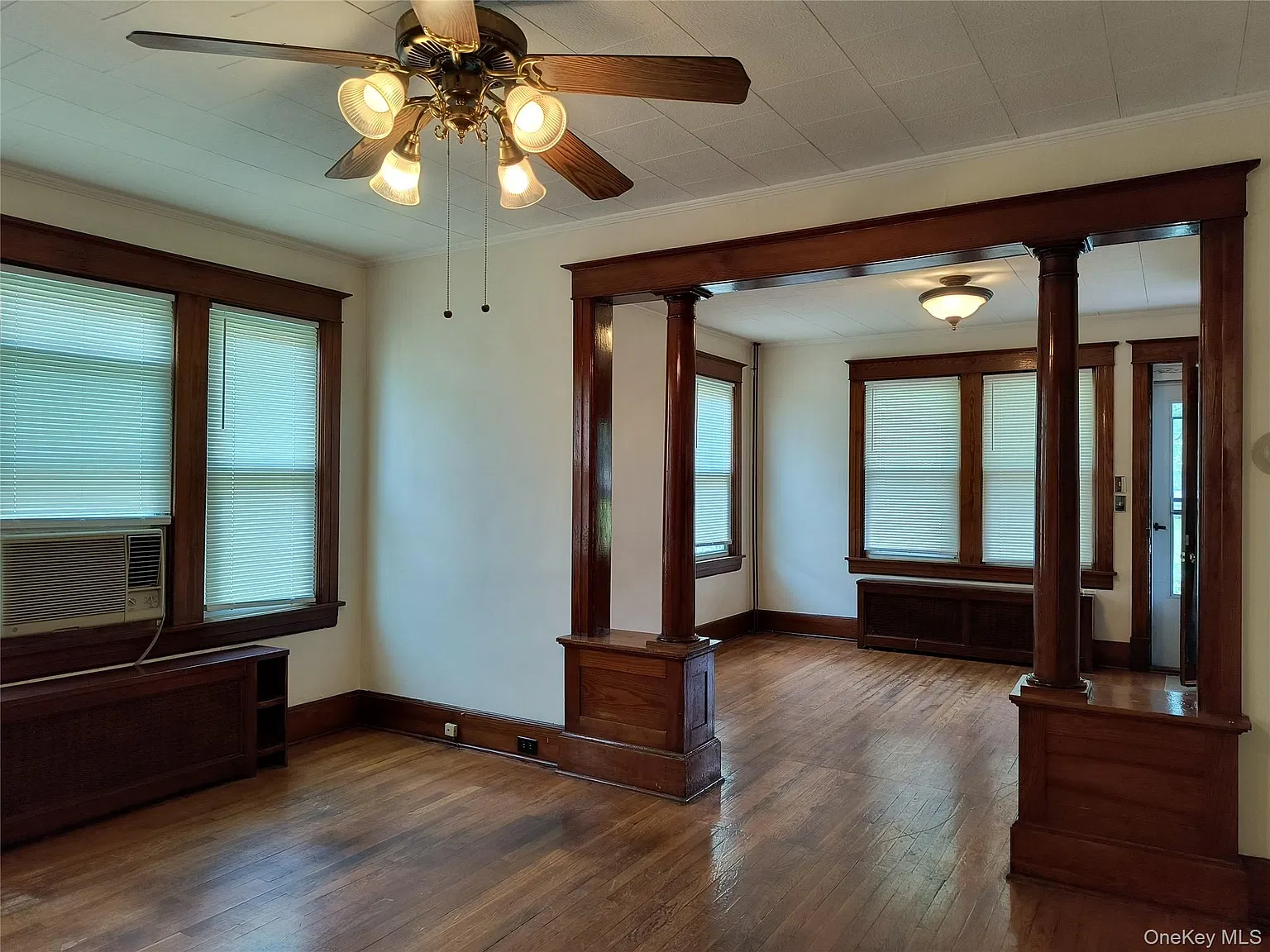3 bed, 1.0 bath, 1086 sqft, $3,100 — Photo 3
