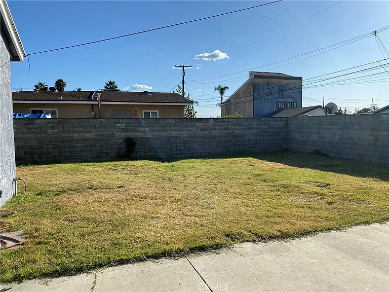 1775 Bonnie Brae St — Photo 15