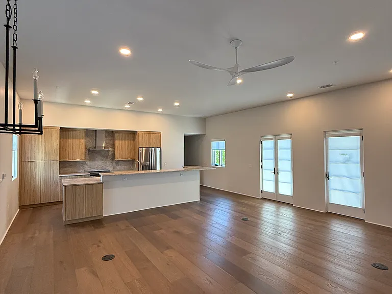 301 W Comstock Ave #3 — Photo 6