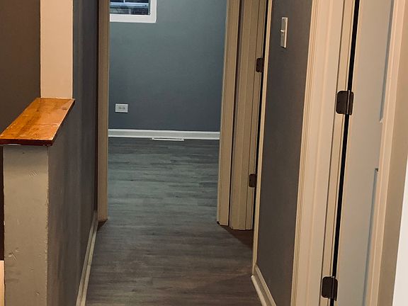 upstairs hallway (3 bedrooms)