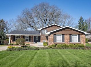 7616 Rohrer Dr, Downers Grove, IL 60516