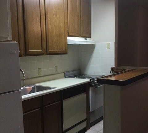 4th image of 2855 Saint Charles Ave APT 208