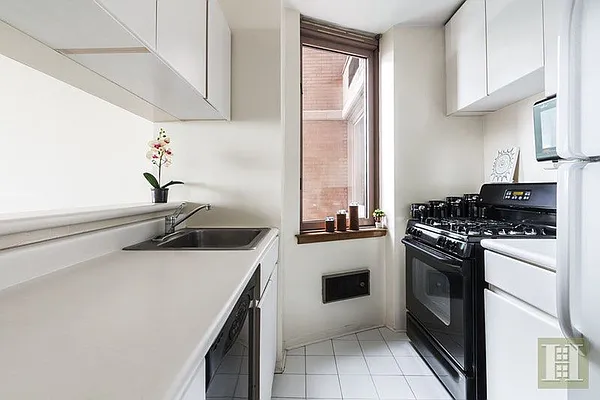 Rented by Halstead Real Estate | media 35