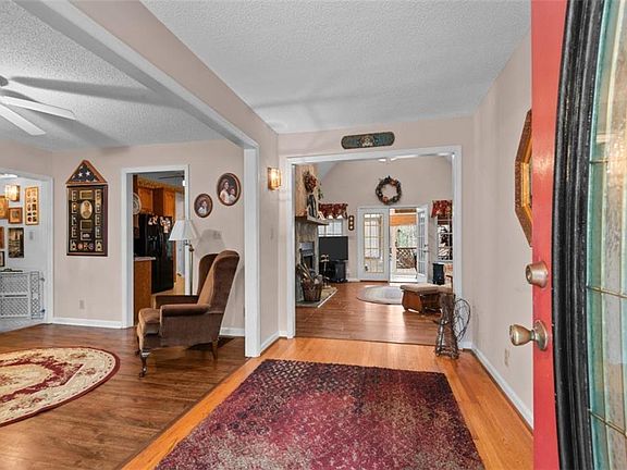 3rd image of 408 Parker Branch Rd