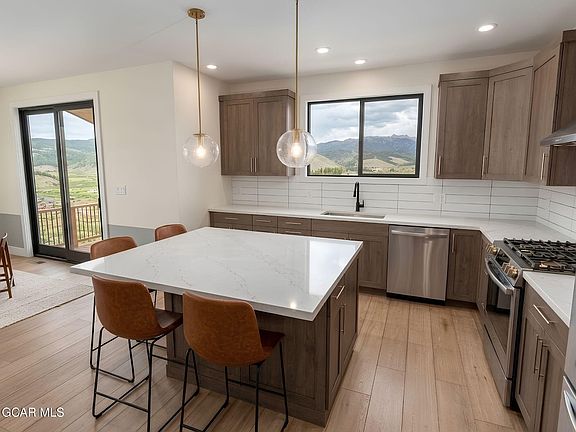 3rd image of 101 Lupine Lane