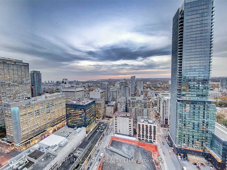 1 Yorkville Ave #3402 — Photo 3