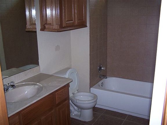 3rd image of 501 NW Fairway Villa Dr