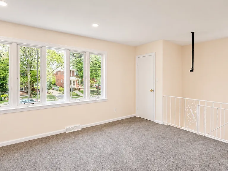 124 Kelvin Ave #2 — Photo 5