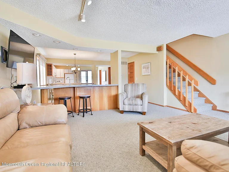 21 Brown Ave — Photo 8