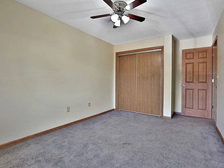 Oakridge Apartments — Photo 26