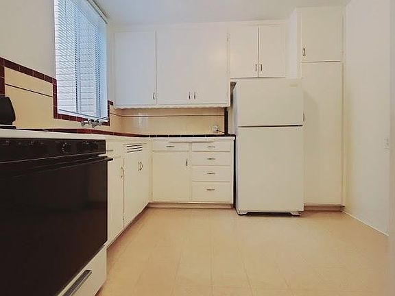 4th image of 1450 7th Ave #4