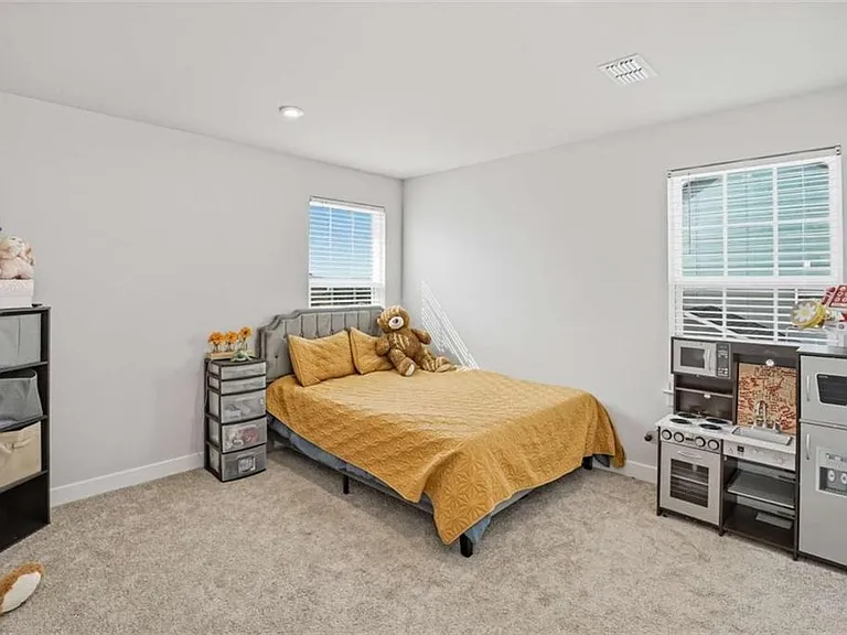 305 Meuse Ln — Photo 17