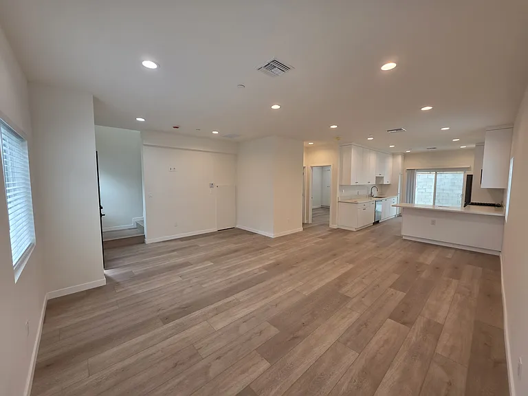 6746 Ben Ave — Photo 7
