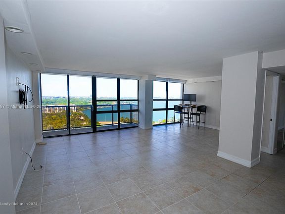 2nd image of 600 NE 36th St #1213