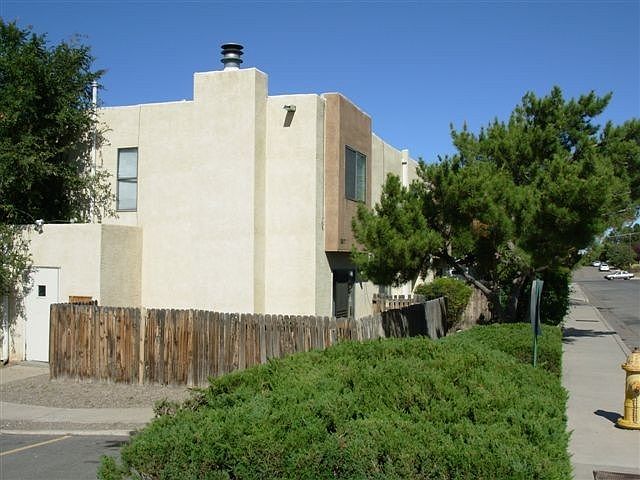 1st image of 3617 Wellesley Dr NE