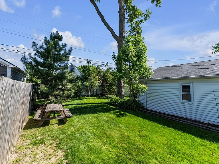 2711 Dorchester Rd — Photo 46
