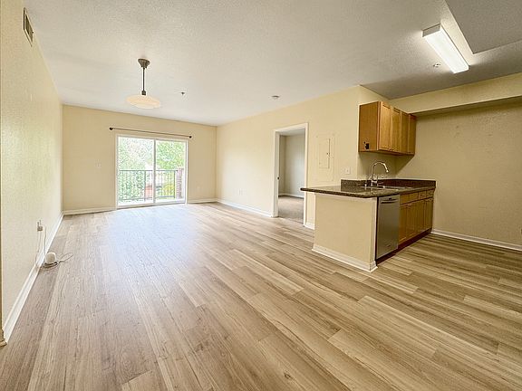 5th image of 1623 Saint Paul St Unit 405