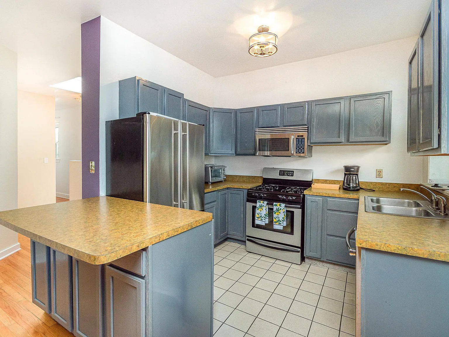 4 bed, 6.0 bath, 3663 sqft, $1,161 — Photo 3