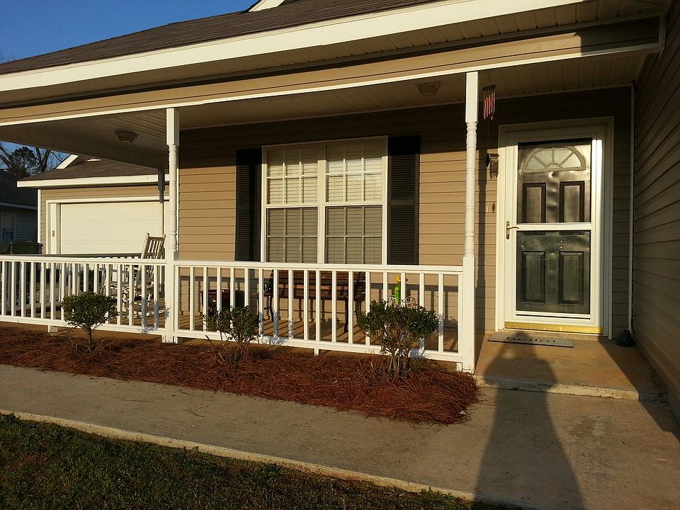 2nd image of 302 Lilac Ct