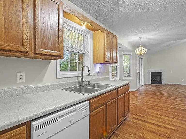 206 Chokecherry S — Photo 10