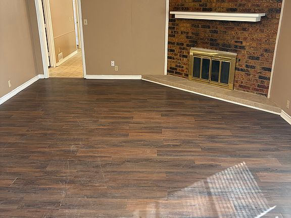 3rd image of 610 N Durant Ave