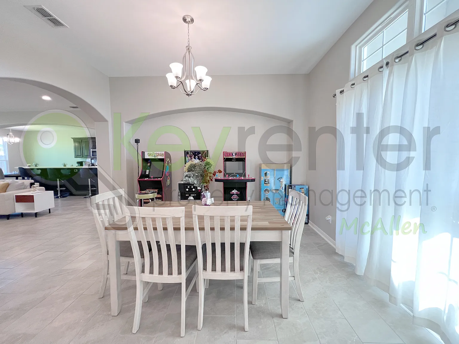 4 bed, 2452 sqft, $2,700 — Photo 4
