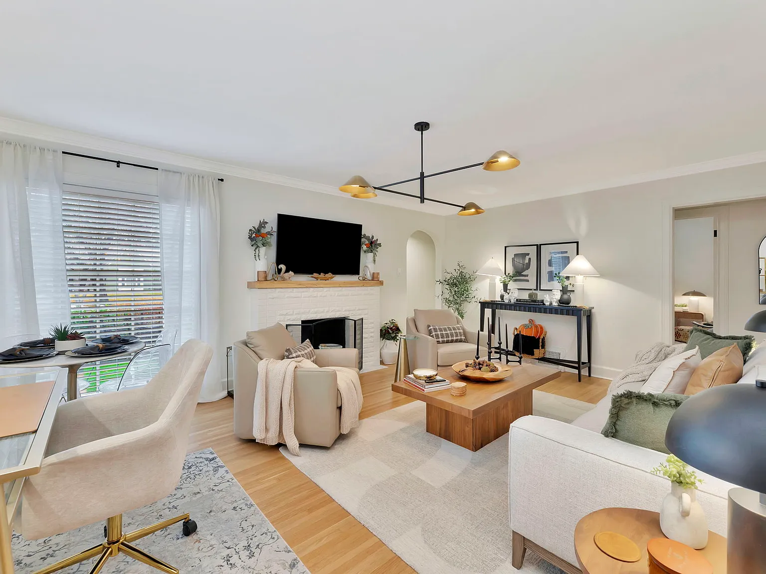 427 N Battin Ave — Photo 1
