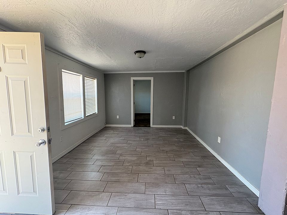 1st image of 212 S Avenue I Building B