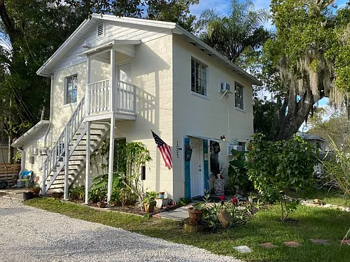 1005 Plaza St Photo 1
