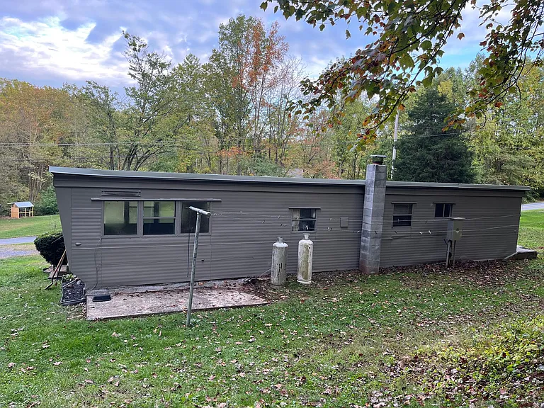 421 Sunnyside Rd — Photo 2