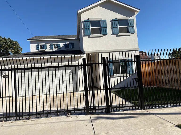 414 E Fremont St — Photo 1