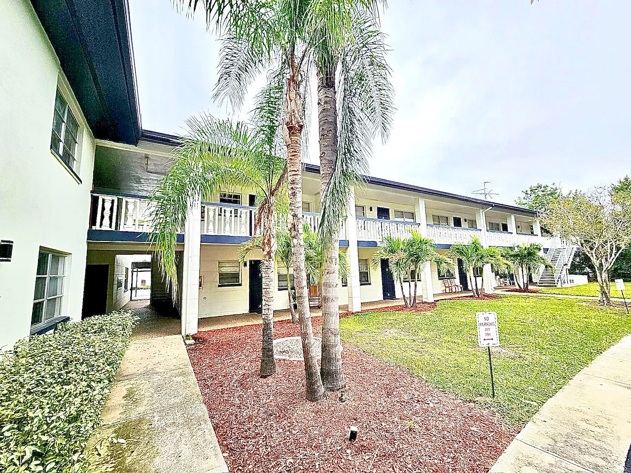 2 bed, 925 sqft, $1,595 — Photo 2