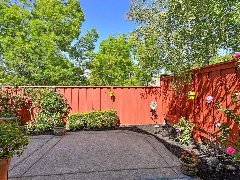 208 Promenade Ln — Photo 27