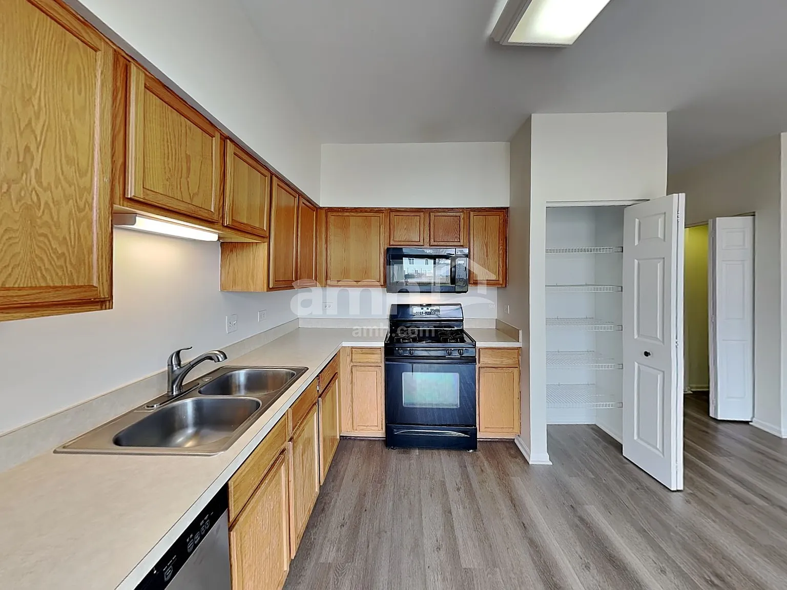 3 bed, 2.5 bath, 1748 sqft, $2,875 — Photo 3