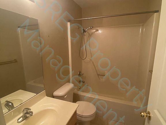 3rd image of 805 Woodard Dr